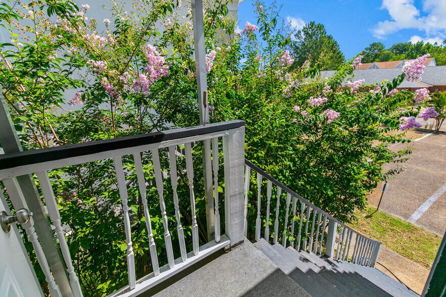 More Photos Of 407 Orchard Park, Ridgeland Office Residential For Sale