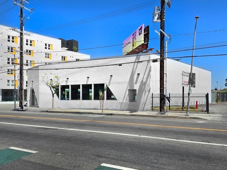 More Photos Of 5075 W Adams Blvd, Los Angeles Medical For Lease
