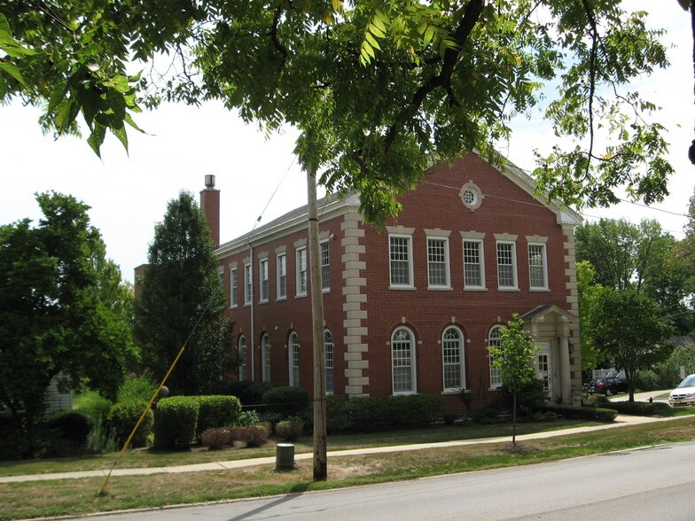 More Photos Of 127 S First St, Geneva Office Residential For Lease