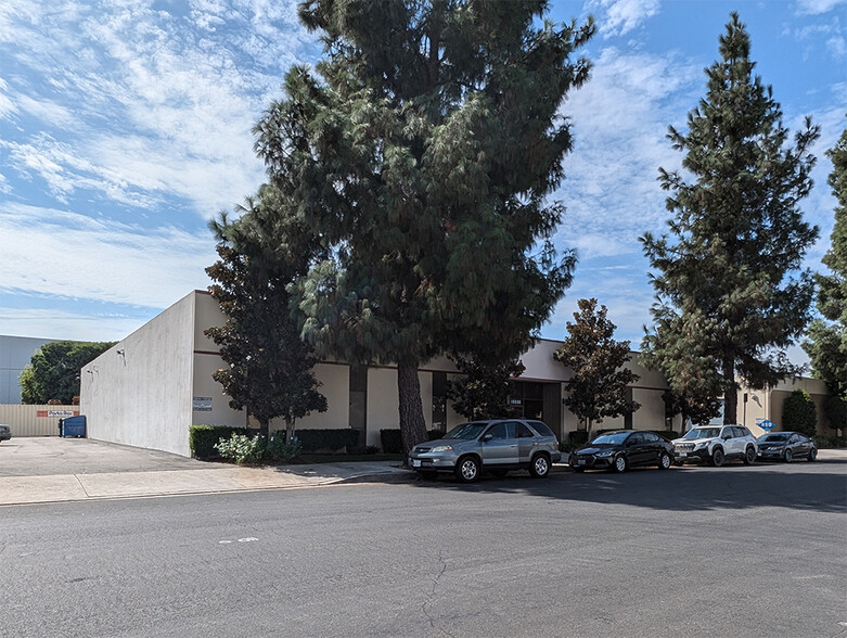 Primary Photo Of 16604 Arminta St, Van Nuys Flex For Lease