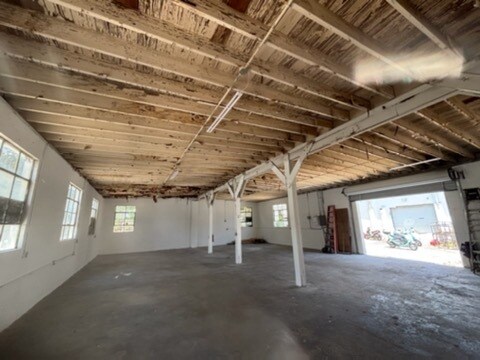 More Photos Of 1024 S Main St, Gainesville Warehouse For Lease
