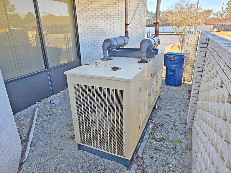 More Photos Of 1208 E Main St, Havelock Office For Sale