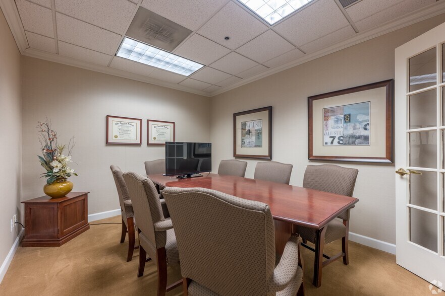 More Photos Of 33 Bloomfield Hills Pky, Bloomfield Hills Office For Lease