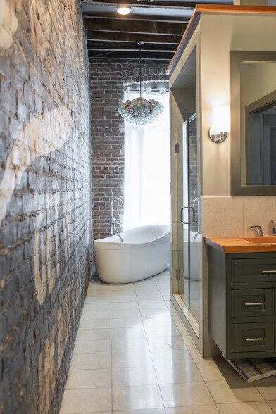 More Photos Of 112 18th St N, Birmingham Storefront For Sale