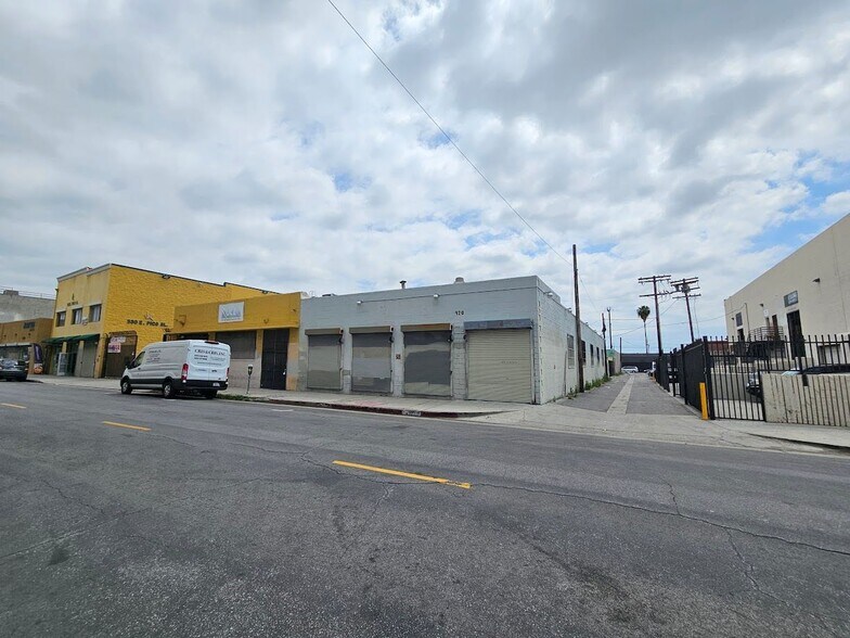 More Photos Of 920 E Pico Blvd, Los Angeles Warehouse For Lease