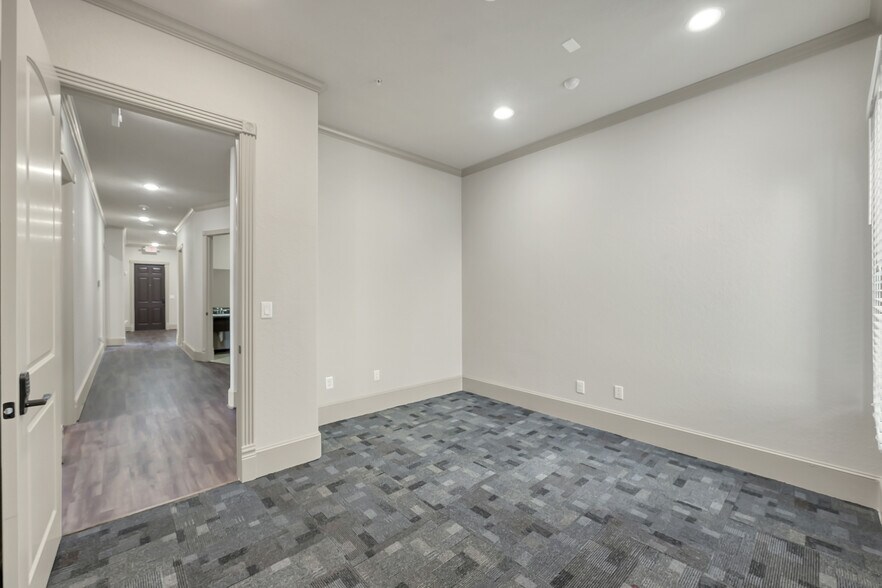 More Photos Of 250 Ed English Dr, Shenandoah Office For Sale