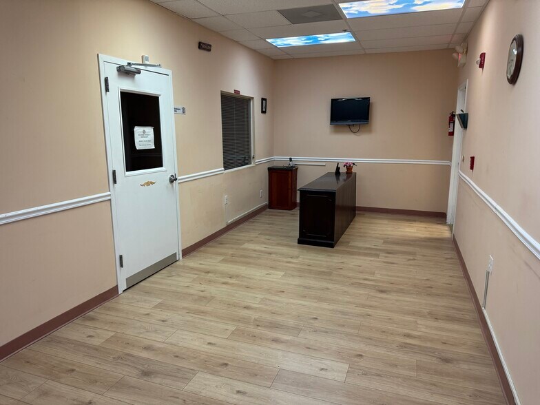 More Photos Of 1374 Whitehorse Hamilton Square Rd, Hamilton Medical For Sale