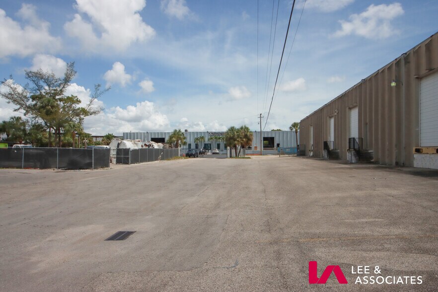 More Photos Of 1401 SW 8th St, Pompano Beach Warehouse For Lease