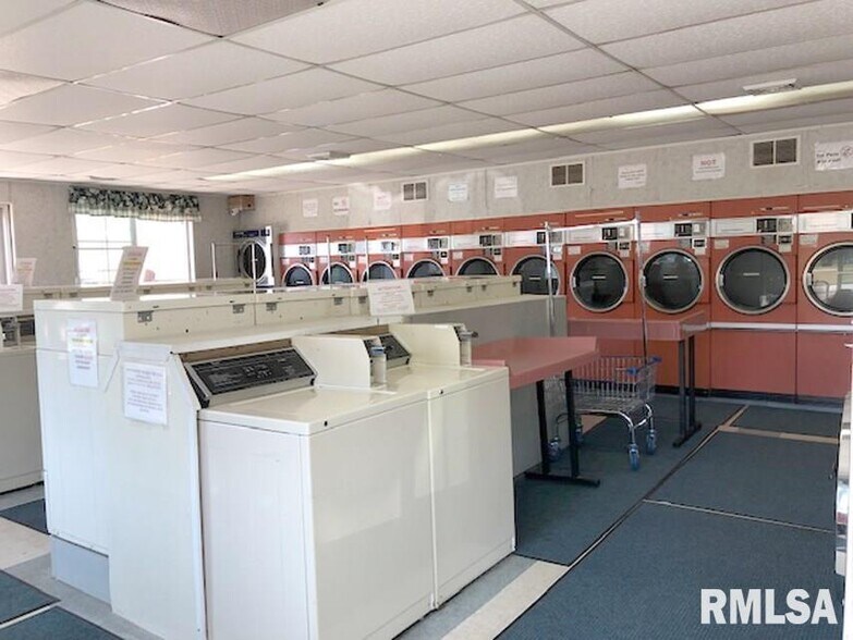 More Photos Of 1106 S Main St, Lewistown Storefront For Sale