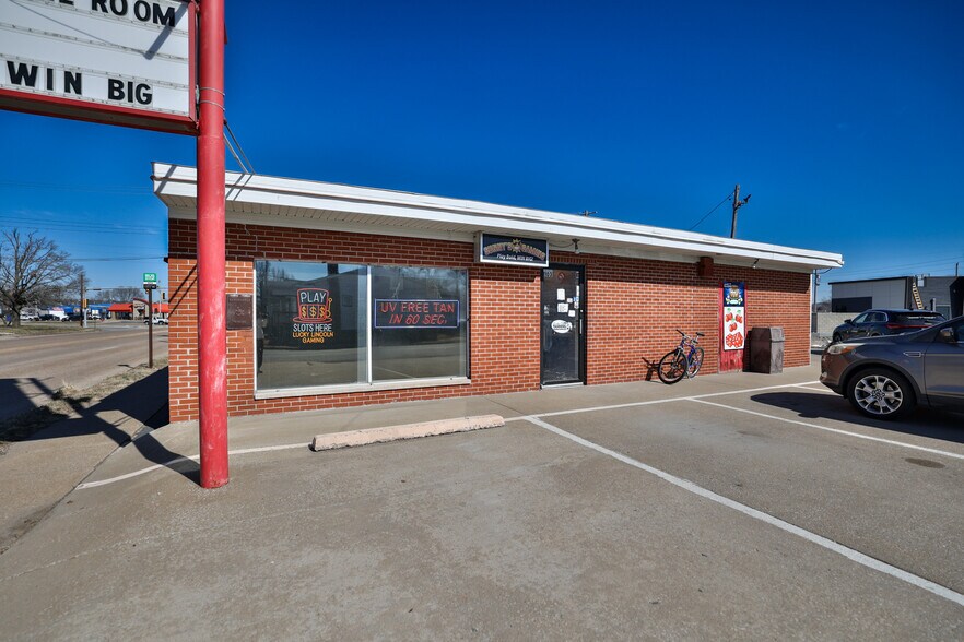 More Photos Of 1103 E Acton Ave, Wood River General Retail For Sale