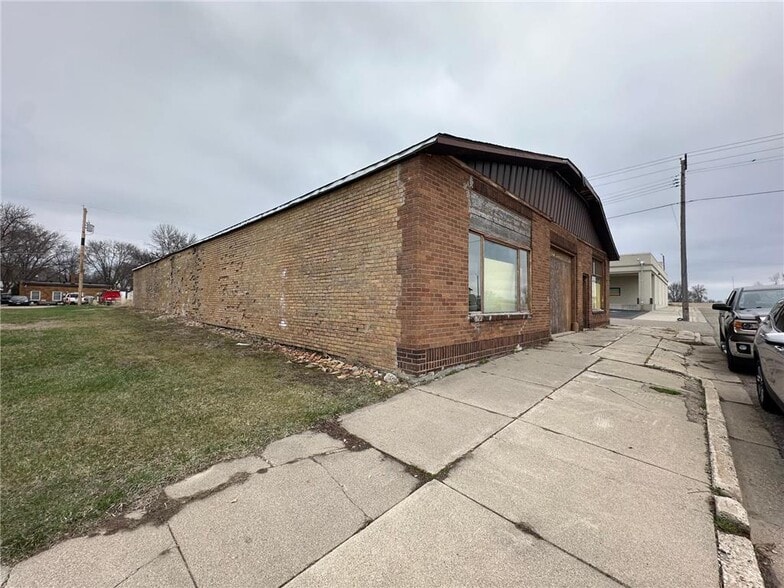 Primary Photo Of 201 11th N st, Kerkhoven Flex For Sale