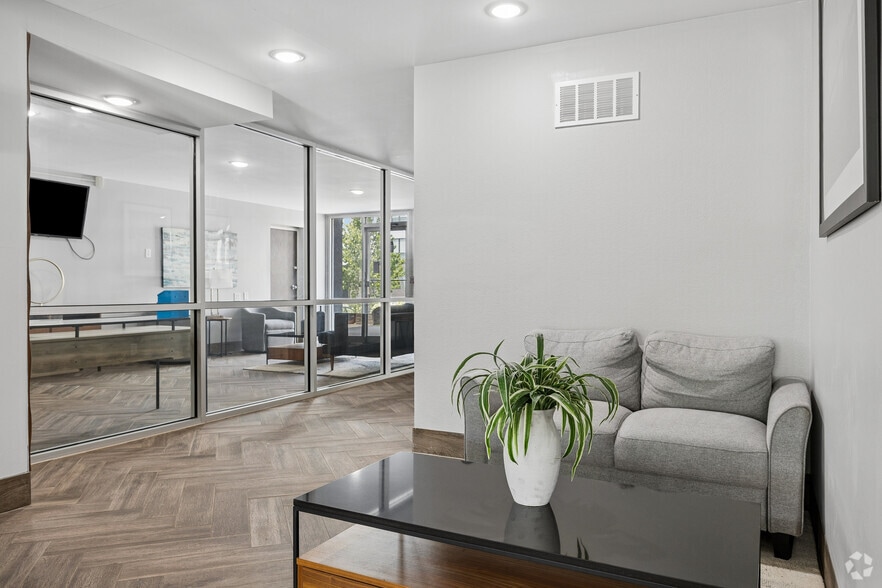 More Photos Of 1722 N Walnut St, Bloomington Apartments For Sale