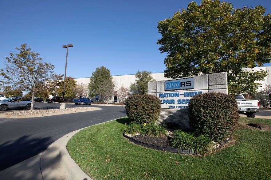 More Photos Of 16151 Foster St, Overland Park Warehouse For Sale