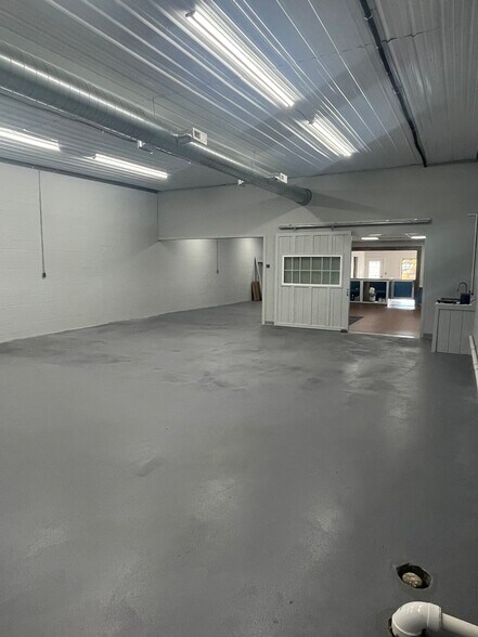 More Photos Of 300 Churchmans Rd, New Castle Unknown For Lease