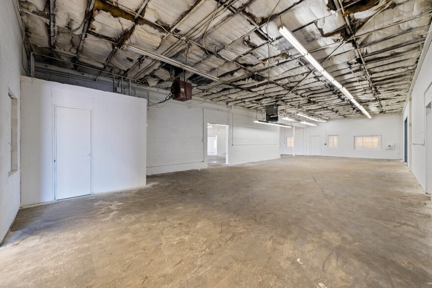 More Photos Of 44632 Trevor Ave, Lancaster Light Manufacturing For Sale