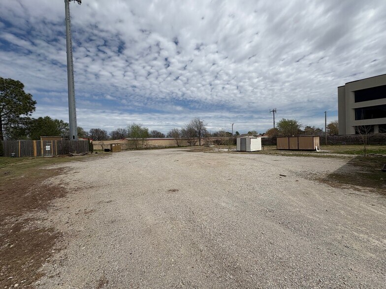 More Photos Of 1507 E 71st St, Tulsa Freestanding For Sale