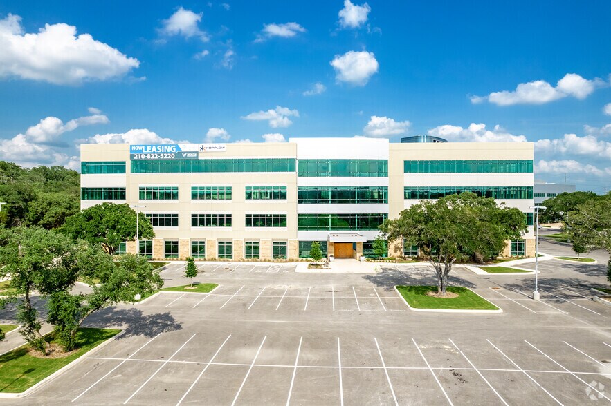 More Photos Of 19122 N US Highway 281, San Antonio Office For Lease