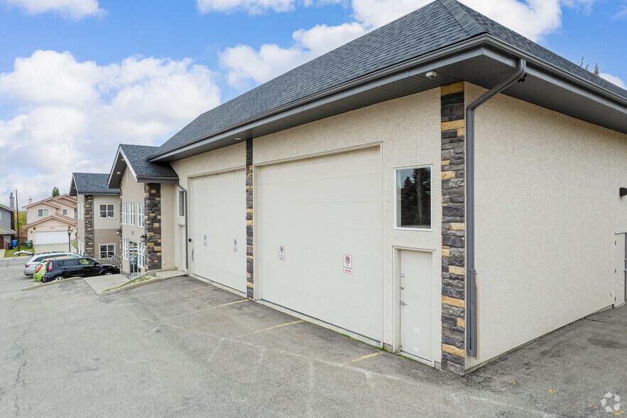 More Photos Of 2107 Sirocco Dr SW, Calgary Office For Sale