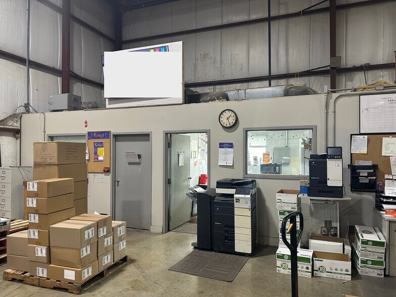 More Photos Of 1715 E Hamilton Rd, Bloomington Warehouse For Lease