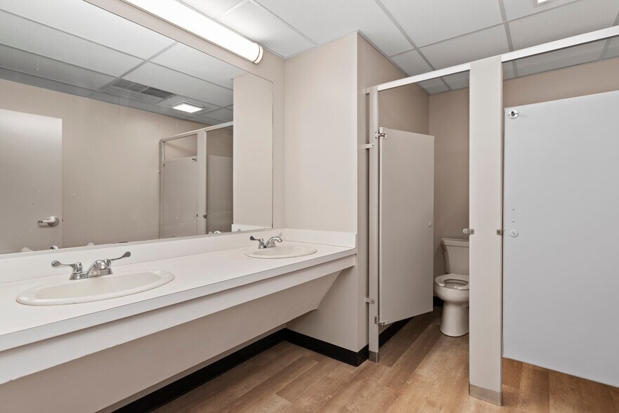 More Photos Of 2300 Gettysburg Rd, Camp Hill Medical For Lease