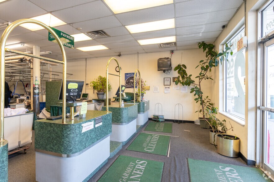 More Photos Of 2695 S Broad St, Hamilton General Retail For Lease