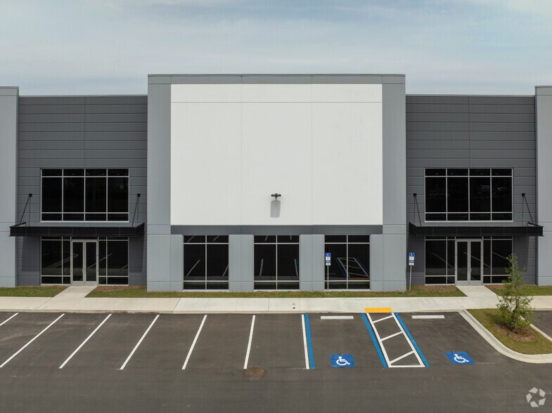 More Photos Of 7489 Commonwealth Ave, Jacksonville Distribution For Lease