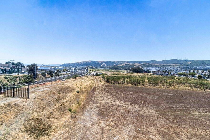 More Photos Of 2201 Bayshore Blvd, San Francisco Office For Lease