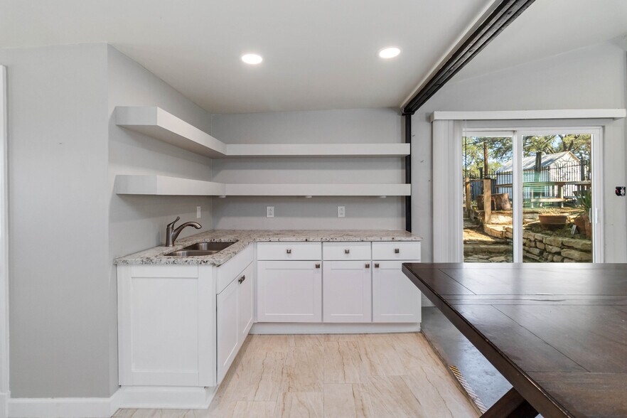 More Photos Of 30951 Blanco Rd, Bulverde Flex For Sale