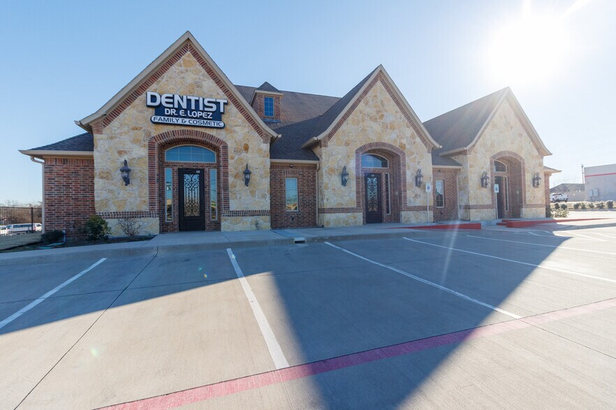 More Photos Of 110 E Belt Line Rd, Cedar Hill Office For Lease