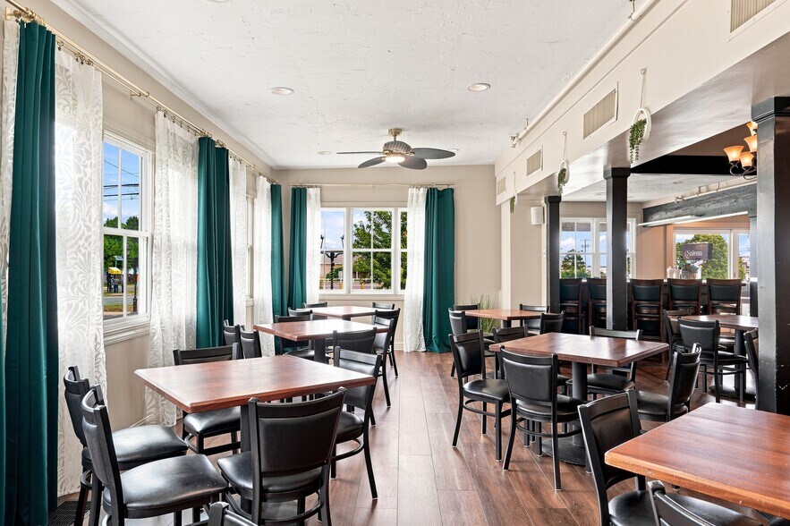 More Photos Of 170 Water St, Plymouth Storefront For Lease