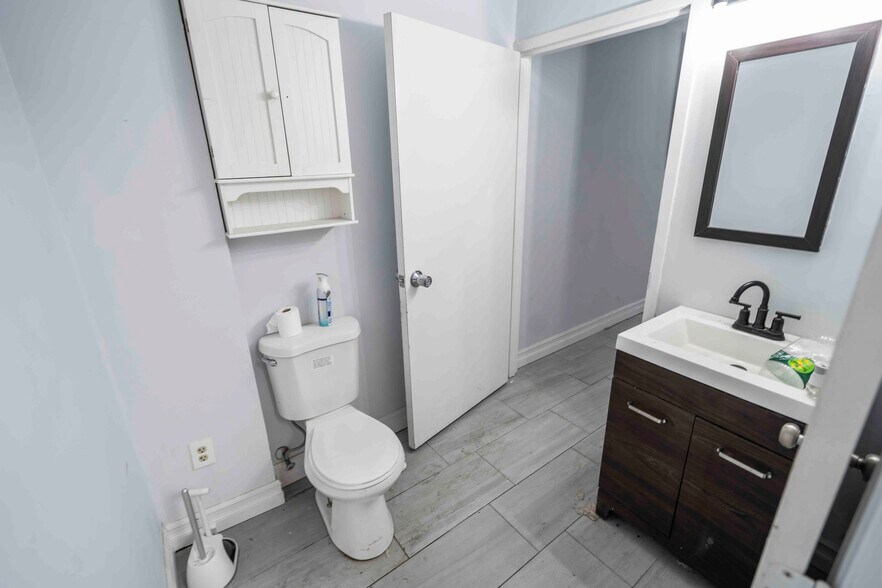 More Photos Of 507 Eagle Ave, West Hempstead Freestanding For Sale