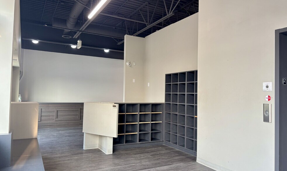 Primary Photo Of 6640 Roblin Blvd, Winnipeg General Retail For Lease