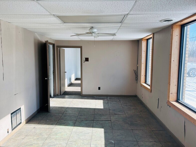 More Photos Of 36148-36154 Ecorse Rd, Romulus Warehouse For Lease