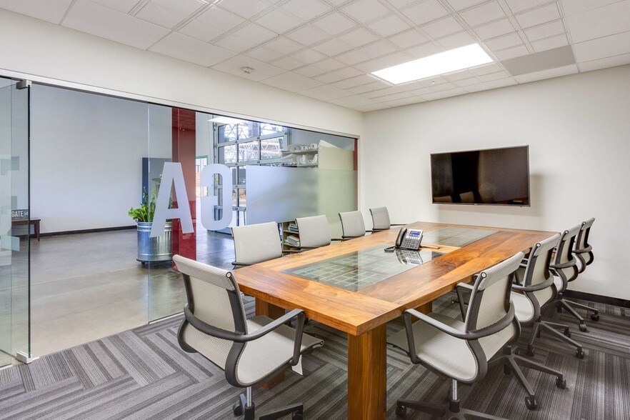 More Photos Of 1933 Davis St, San Leandro Storefront Retail Office For Lease