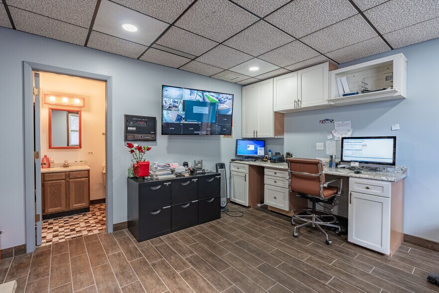 More Photos Of 605-615 W Euclid Ave, Arlington Heights Medical For Lease