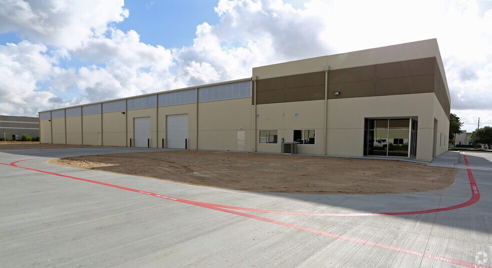 More Photos Of 10930 Brittmoore Park Dr, Houston Warehouse For Lease
