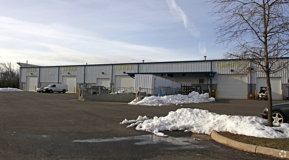 More Photos Of 7045-7073 Gateway Ct, Manassas Flex For Lease