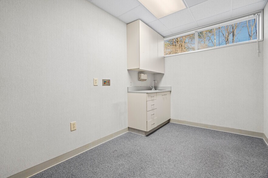 More Photos Of 170 Cardiology Pl, Commerce Healthcare For Lease
