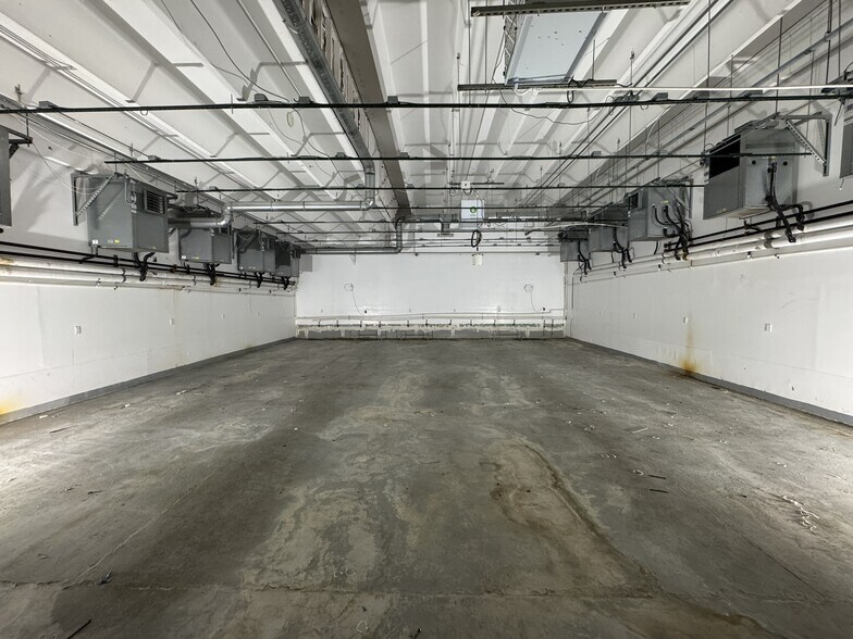 More Photos Of 3555 Moline St, Aurora Manufacturing For Lease