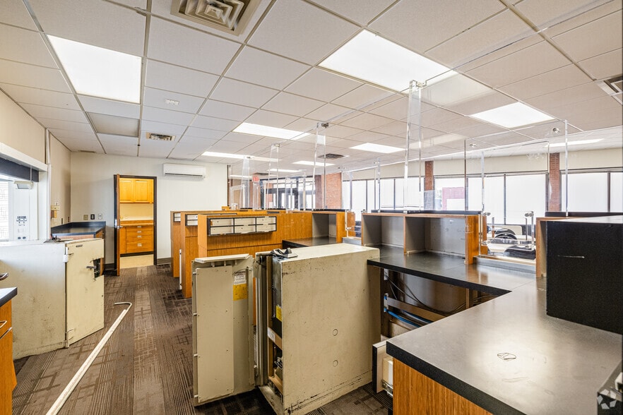 More Photos Of 101 E City Point Rd, Hopewell Bank For Sale