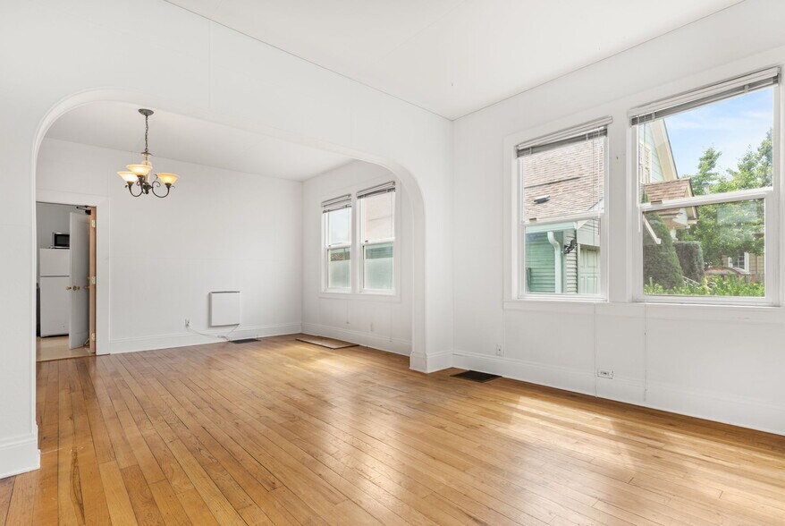 More Photos Of 1516 SE 43rd Ave, Portland Medical For Sale