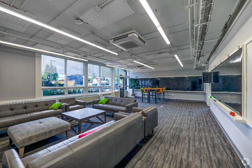 More Photos Of 300 King St S, Whitby Office For Sale