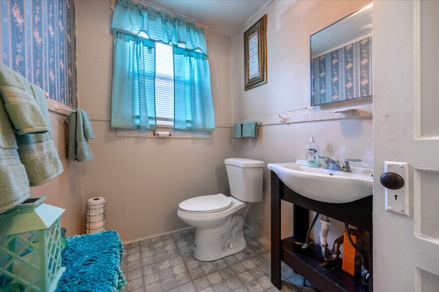 More Photos Of 1404 Jefferson St, Nashville Funeral Home For Sale