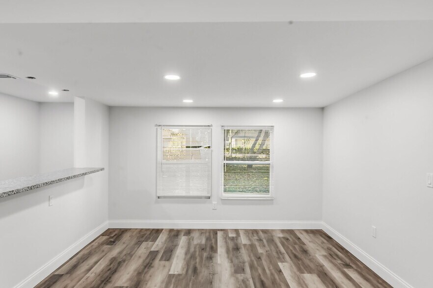 More Photos Of 2726 6th Ave W, Bradenton Serviced Offices For Sale