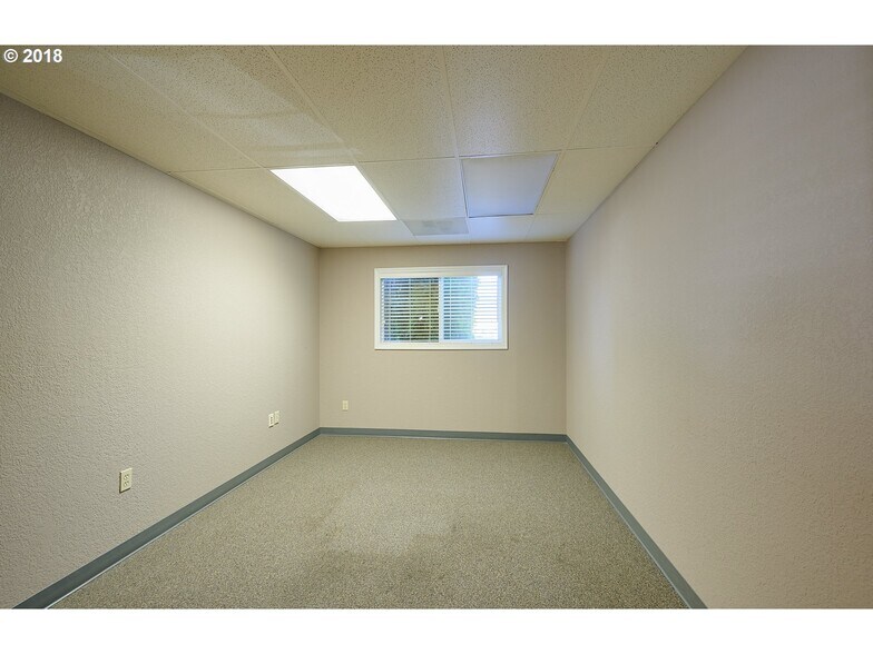 More Photos Of 2316 E Portland Rd, Newberg Storefront Retail Office For Sale