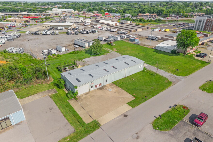 More Photos Of 1761 Jardco Dr, Clarksville Warehouse For Lease