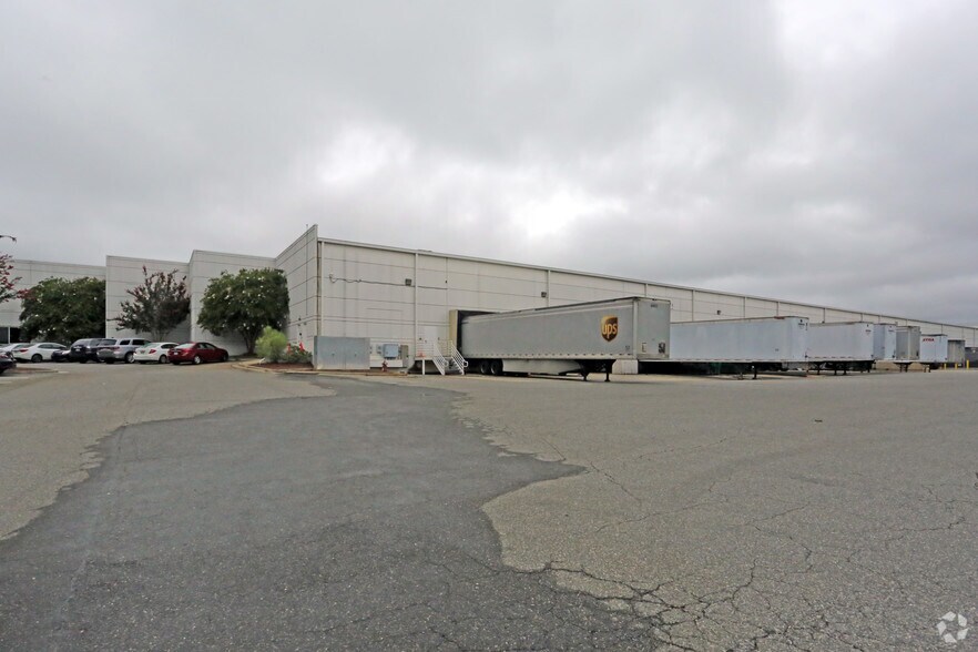 More Photos Of 10700 World Trade Blvd, Raleigh Warehouse For Lease