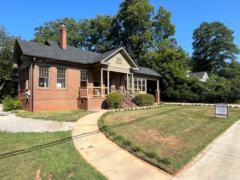 More Photos Of 406 S Lewis St, Lagrange Office For Lease
