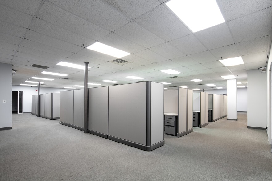 More Photos Of 108 Summer Ct, Georgetown Warehouse For Sale