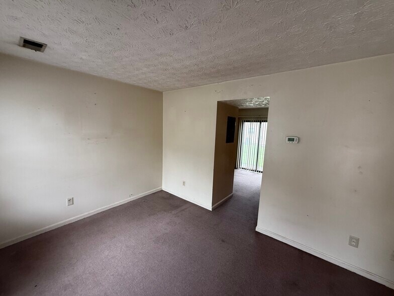 More Photos Of 77 Quail Holw, Inez Apartments For Sale